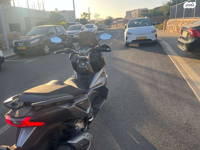 סאן יאנג ADX 300