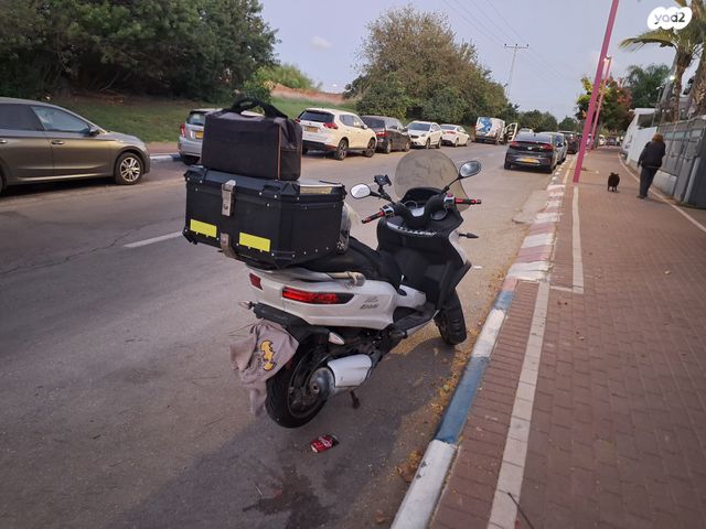 מודעת רכב פיאג'ו MP3 300