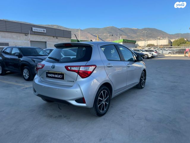 טויוטה יאריס