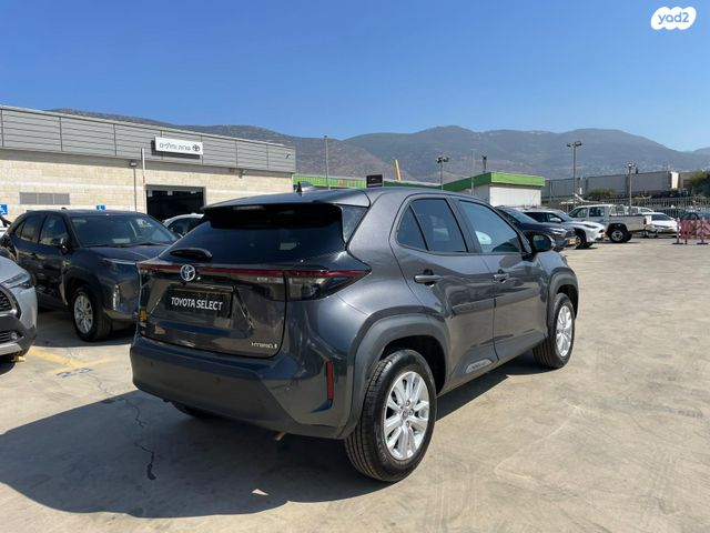 טויוטה יאריס קרוס