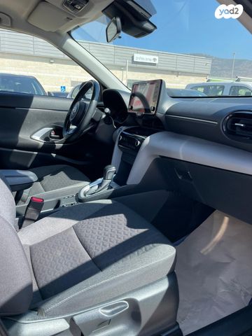 טויוטה יאריס קרוס