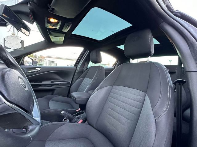 אלפא רומיאו ג'ולייטה