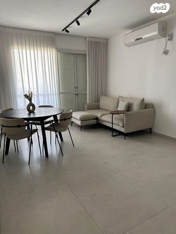 שדרות איינשטיין 11