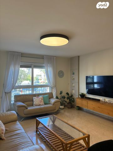 כיכר עמוס הנביא 18