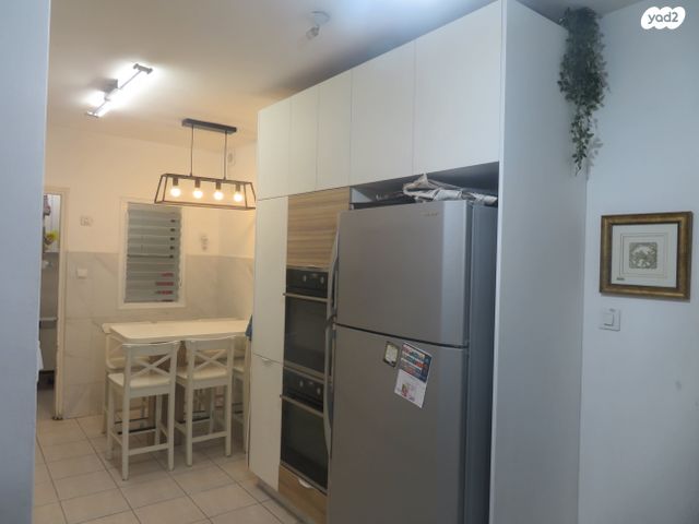 פנים מאירים 28