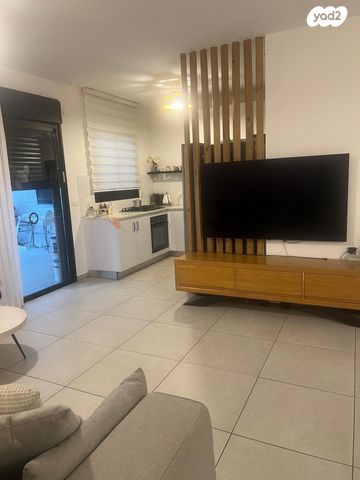 שולמית אלוני 7