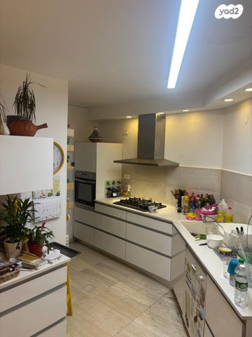 אברהם יערי 5