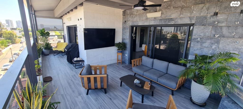 גג/ פנטהאוז, יוסף 28, צור שלום, קרית ביאליק