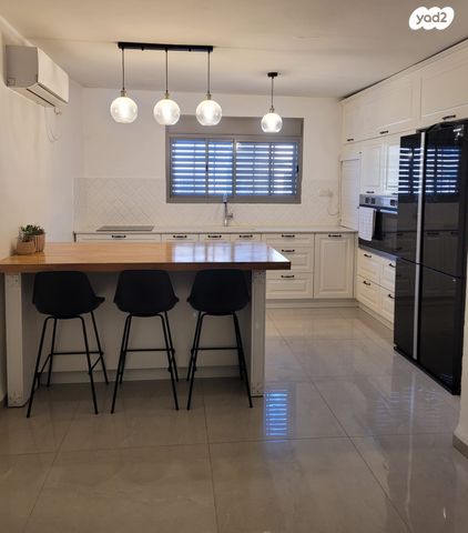 שאול המלך 100