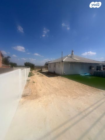 שדרת הדקלים 1