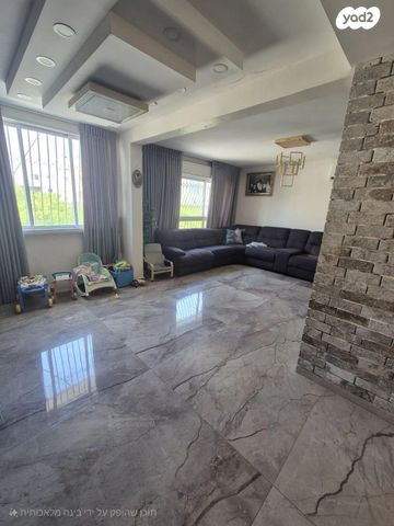 טריפלקס, הרב המאירי 2, אלעד, אלעד