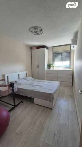 פתח תקווה 11