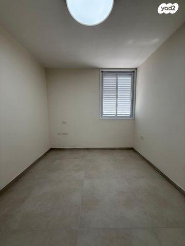 דירה, הגיבור האלמוני 44, יד אליהו, תל אביב יפו