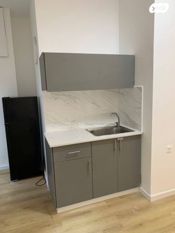 אבן גבירול 81