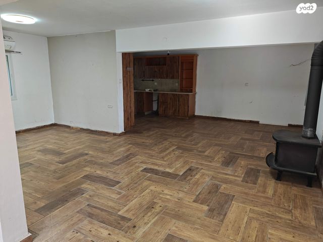 בית פרטי/ קוטג', אירוס 12, שכונת הורדים, קרית שמונה