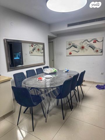 דירה, מנחם בגין 15, קרית אילון, חולון