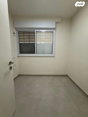 דירה, הגיבור האלמוני 44, יד אליהו, תל אביב יפו