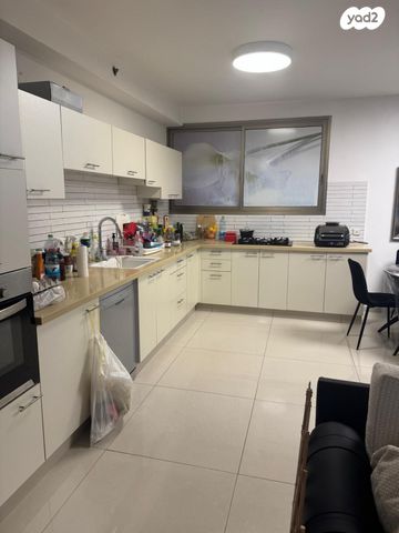 דירה, מנחם בגין 15, קרית אילון, חולון