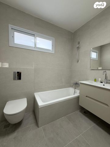 דירה, הגיבור האלמוני 44, יד אליהו, תל אביב יפו