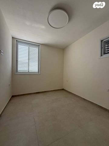 דירה, הגיבור האלמוני 44, יד אליהו, תל אביב יפו