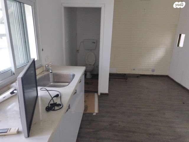 משרדים, אהוד קינמון 37, אזור תעשיה, בת ים