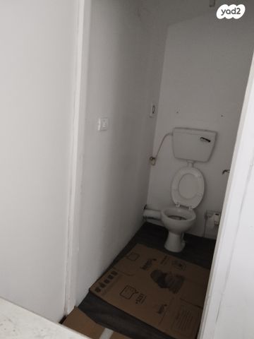 משרדים, אהוד קינמון 37, אזור תעשיה, בת ים