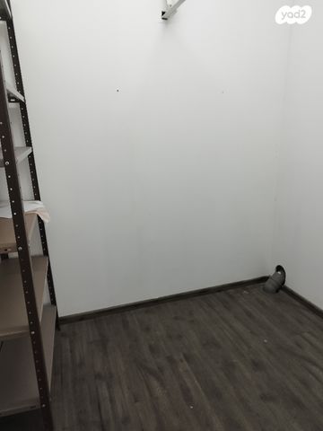 משרדים, אהוד קינמון 37, אזור תעשיה, בת ים