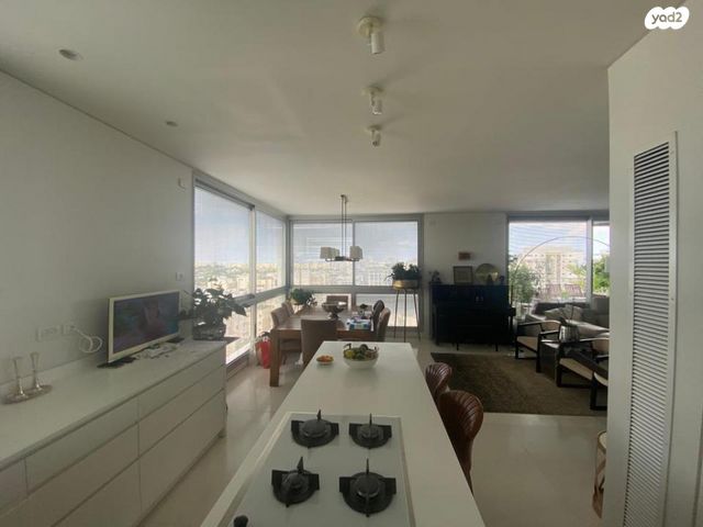 גג/ פנטהאוז, נווה גן, רמת השרון