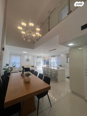 דופלקס, דבורה ברטונוב, קרית אילון, חולון