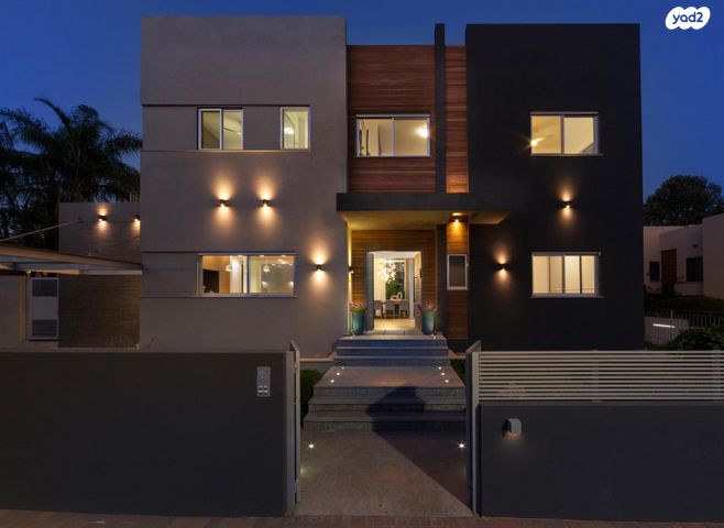 בית פרטי/ קוטג', האירוסים, קדימה צורן