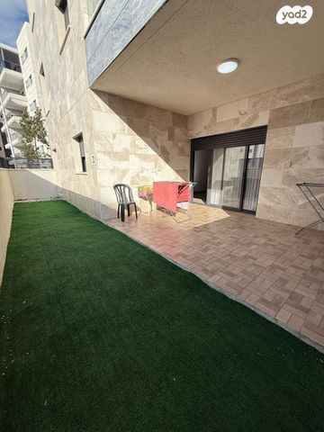 שמעון פרס/ האצטדיון