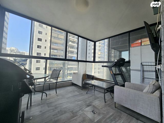 דירה, יעקב דורי, נאות שמיר, רמלה