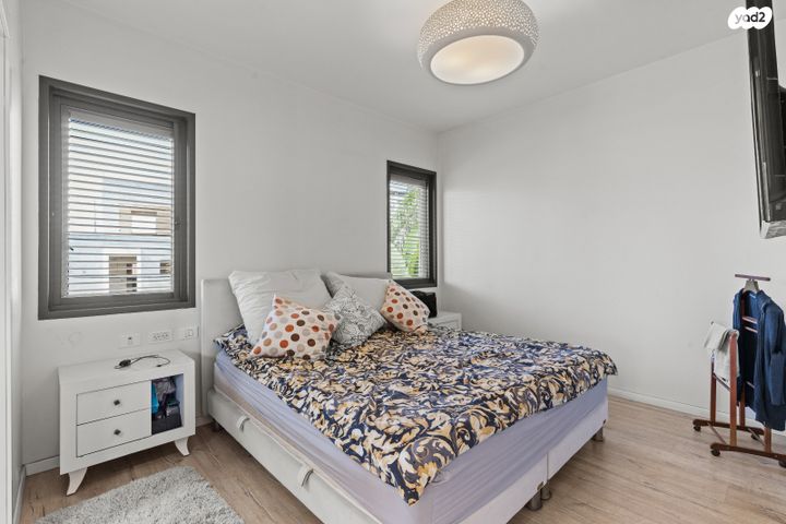 דו משפחתי, מנדלי מוכר ספרים 1, ראשון לציון