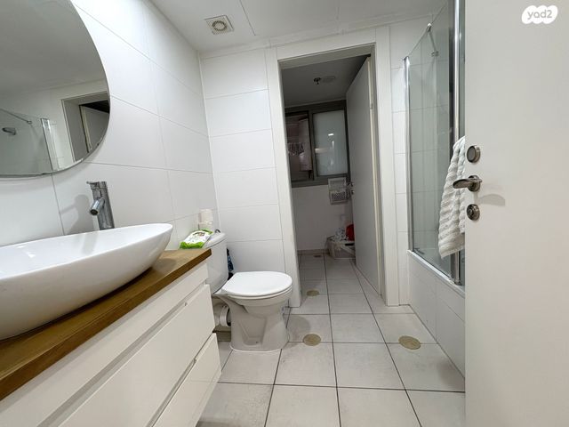 דירה, עפרה חזה, משכנות האומנים, קרית מוצקין