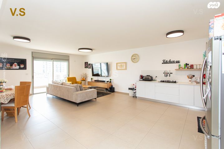 דירה, האגמית 7, החותרים, טירת כרמל