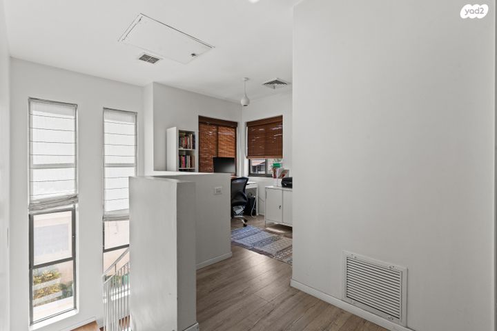 דו משפחתי, מנדלי מוכר ספרים 1, ראשון לציון