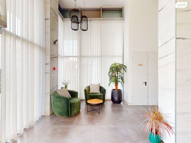 ברתיני גארי 12