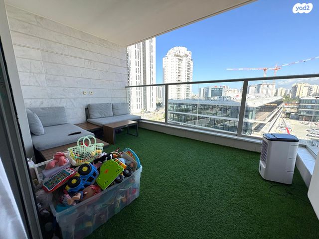 דירה, עפרה חזה, משכנות האומנים, קרית מוצקין