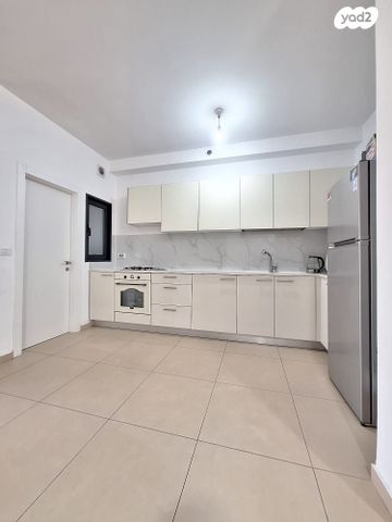 דירה, גאולה כהן, נאות פרס, רמלה