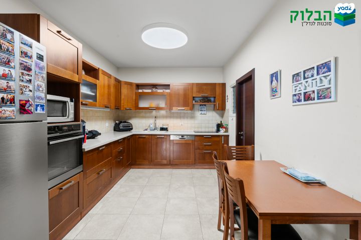 דירה, רמב"ם, ראשון לציון