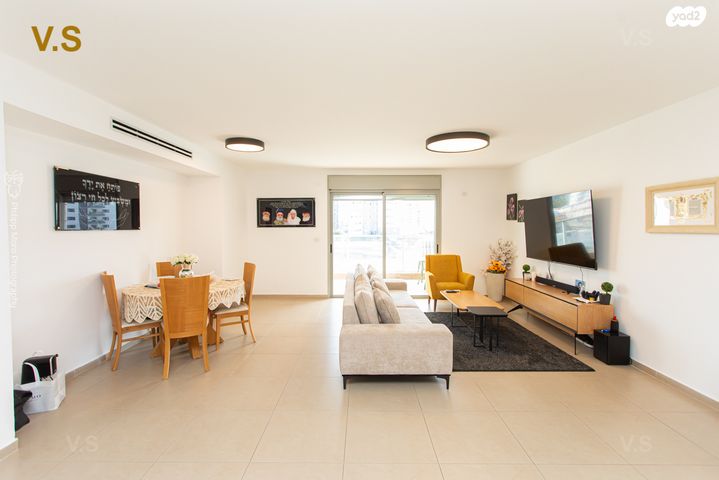 דירה, האגמית 7, החותרים, טירת כרמל