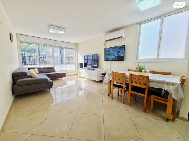 גג/ פנטהאוז, אחד העם 103, עין גנים, פתח תקווה