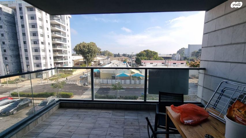 דירה, מאיר עמית, נווה אור, אור עקיבא