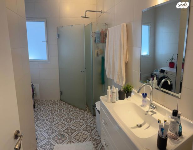 דירה, רחבעם זאבי, גרין ועם, חולון