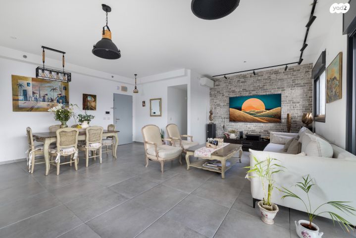 דירה, יעקב תמרי, חצרות המושבה, רחובות