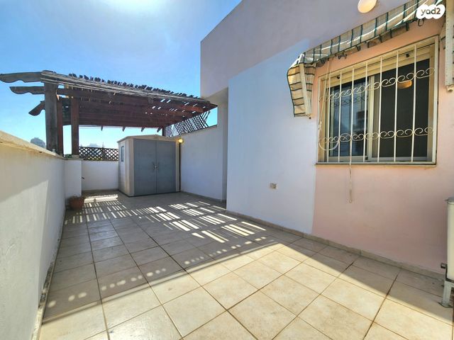 גג/ פנטהאוז, חנה סנש, הרצליה