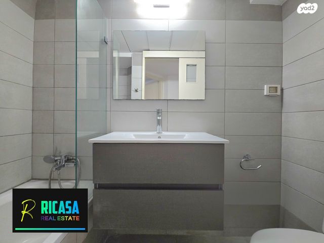 דירה, הפרחים, קרית הפרחים - 2005, רעננה