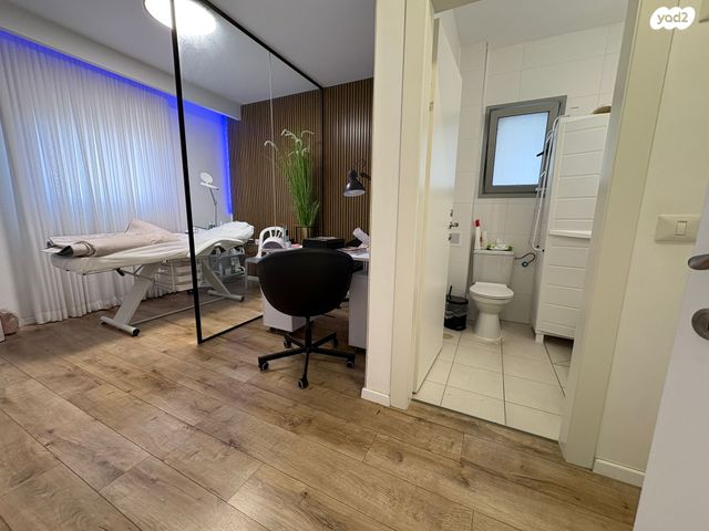 דירה, עפרה חזה, משכנות האומנים, קרית מוצקין