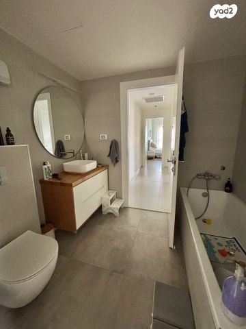 דירה, הפלמ"ח, קדימה צורן