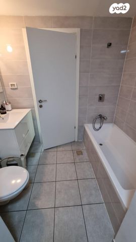 דירה, מאיר עמית, נווה אור, אור עקיבא